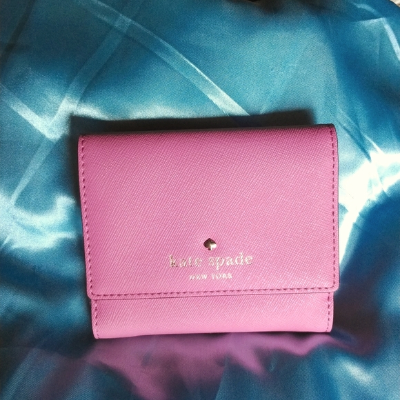 🩷KATE SPADE Trifold Wallet 🩷 NWOT - Picture 1 of 7